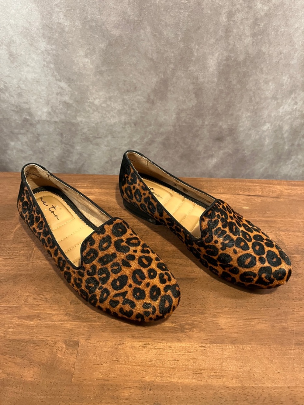 Me Too Calfskin Leopard Print Women's Loafers - size 7
